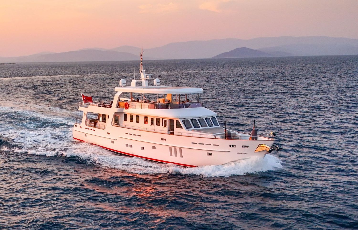 yacht-551211
