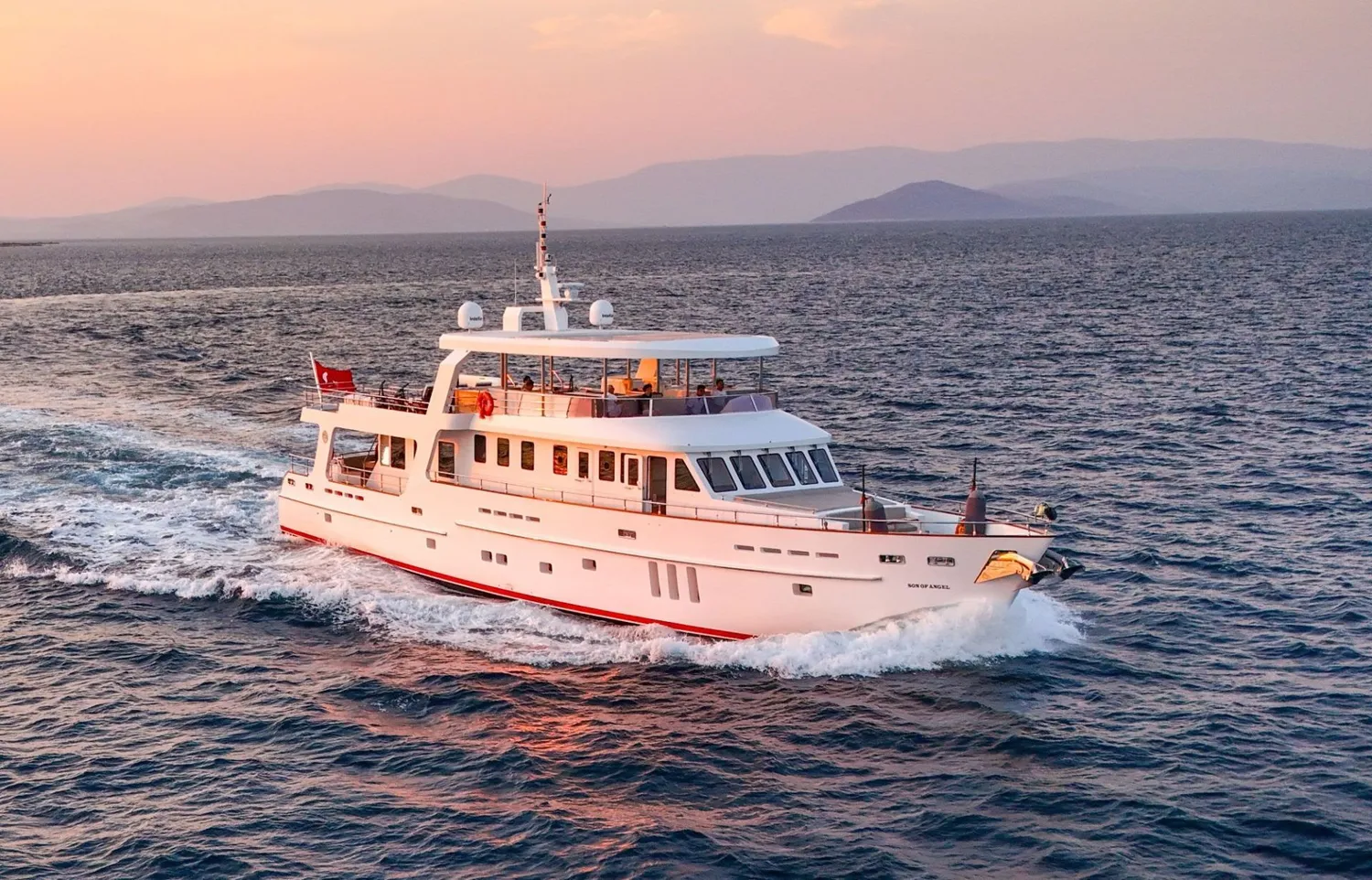yacht-551211