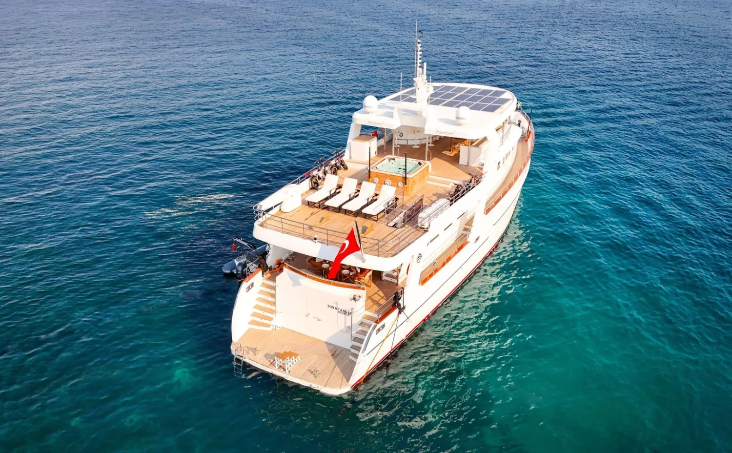 yacht-551213