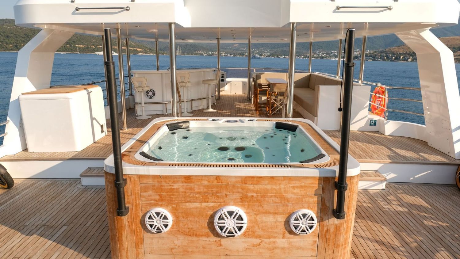 yacht-551206