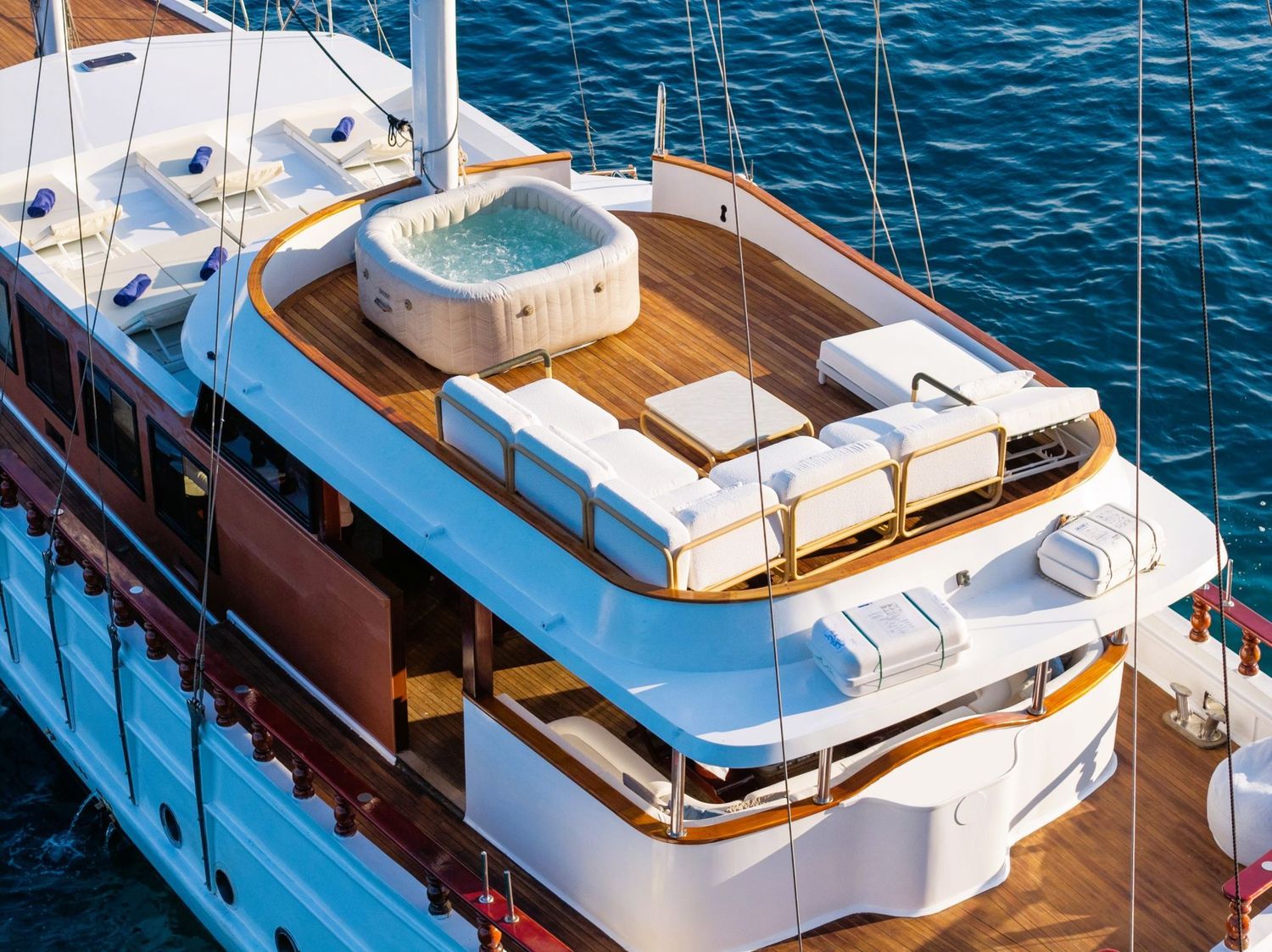 yacht-553678