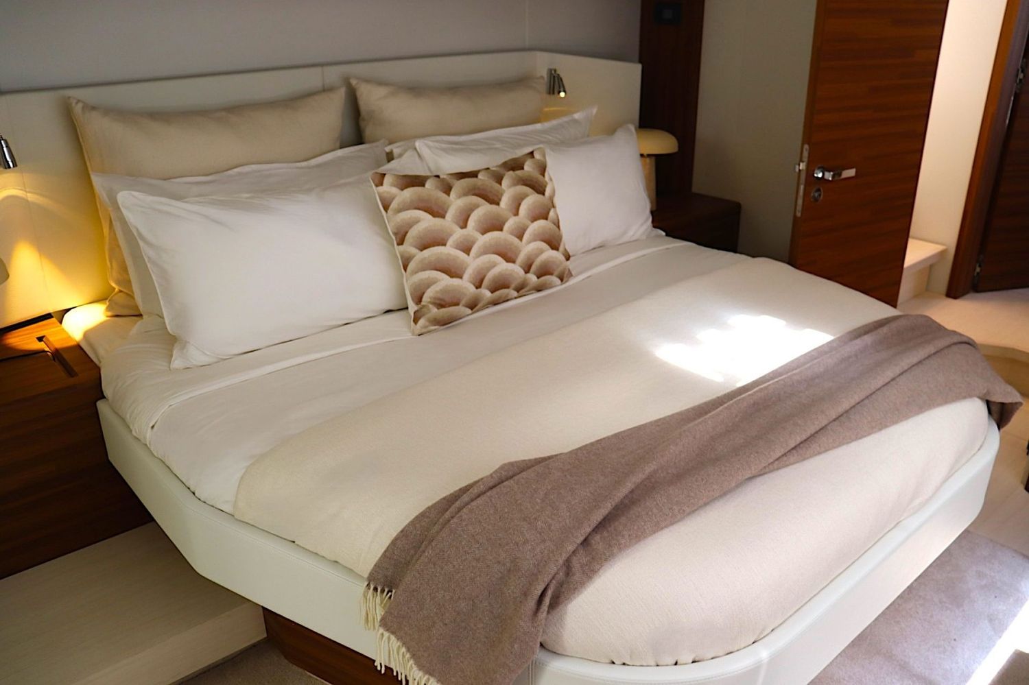 yacht-554875