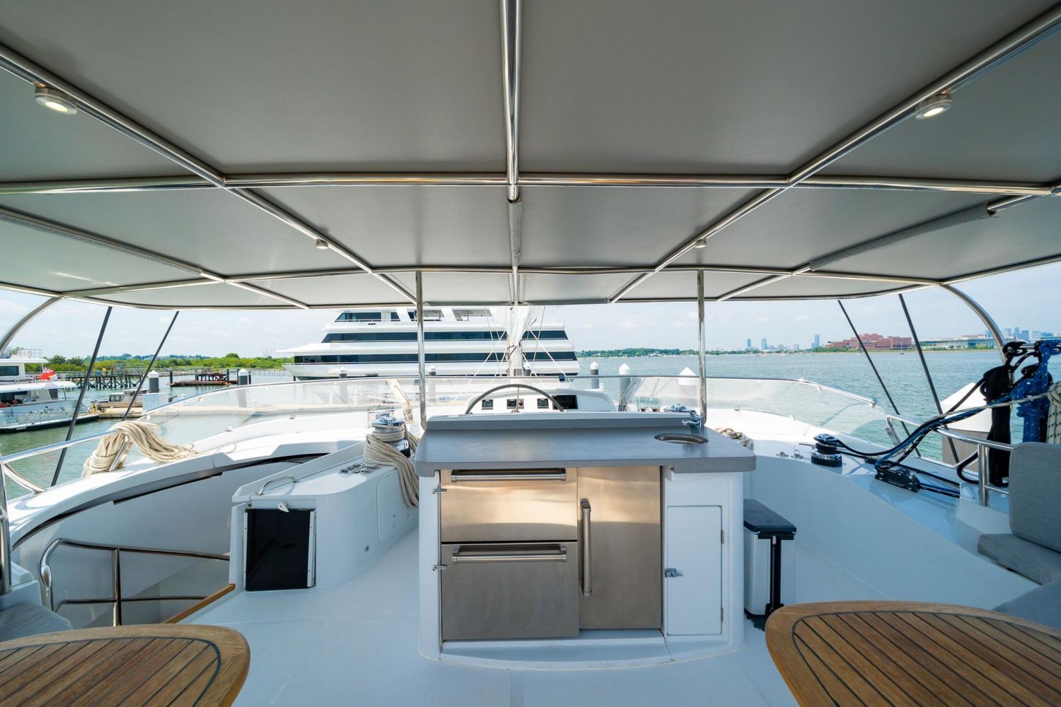 yacht-556677