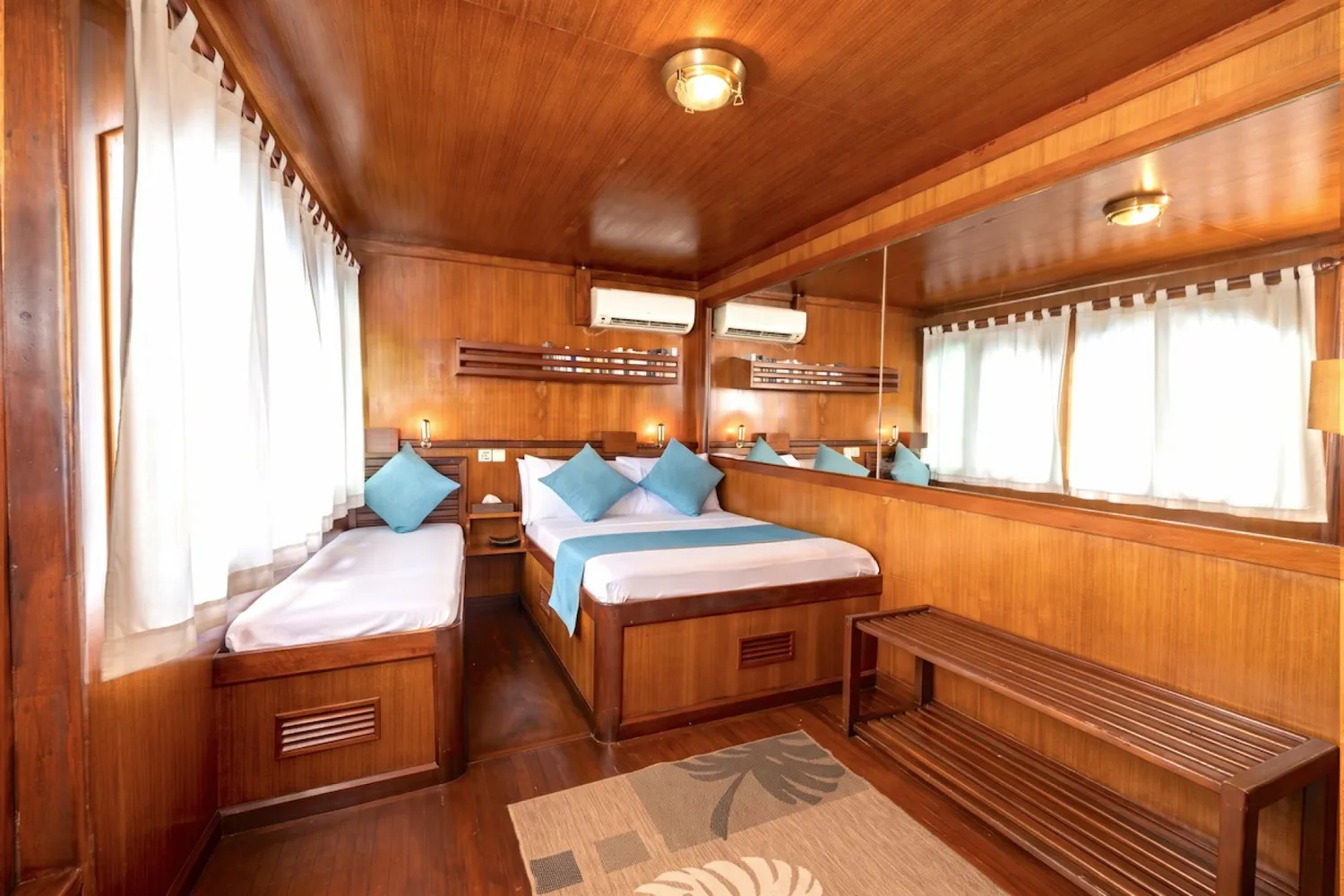 yacht-592379