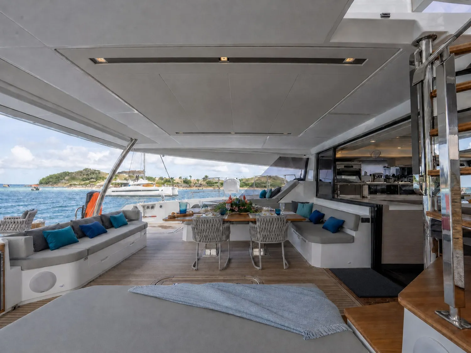 yacht-560001