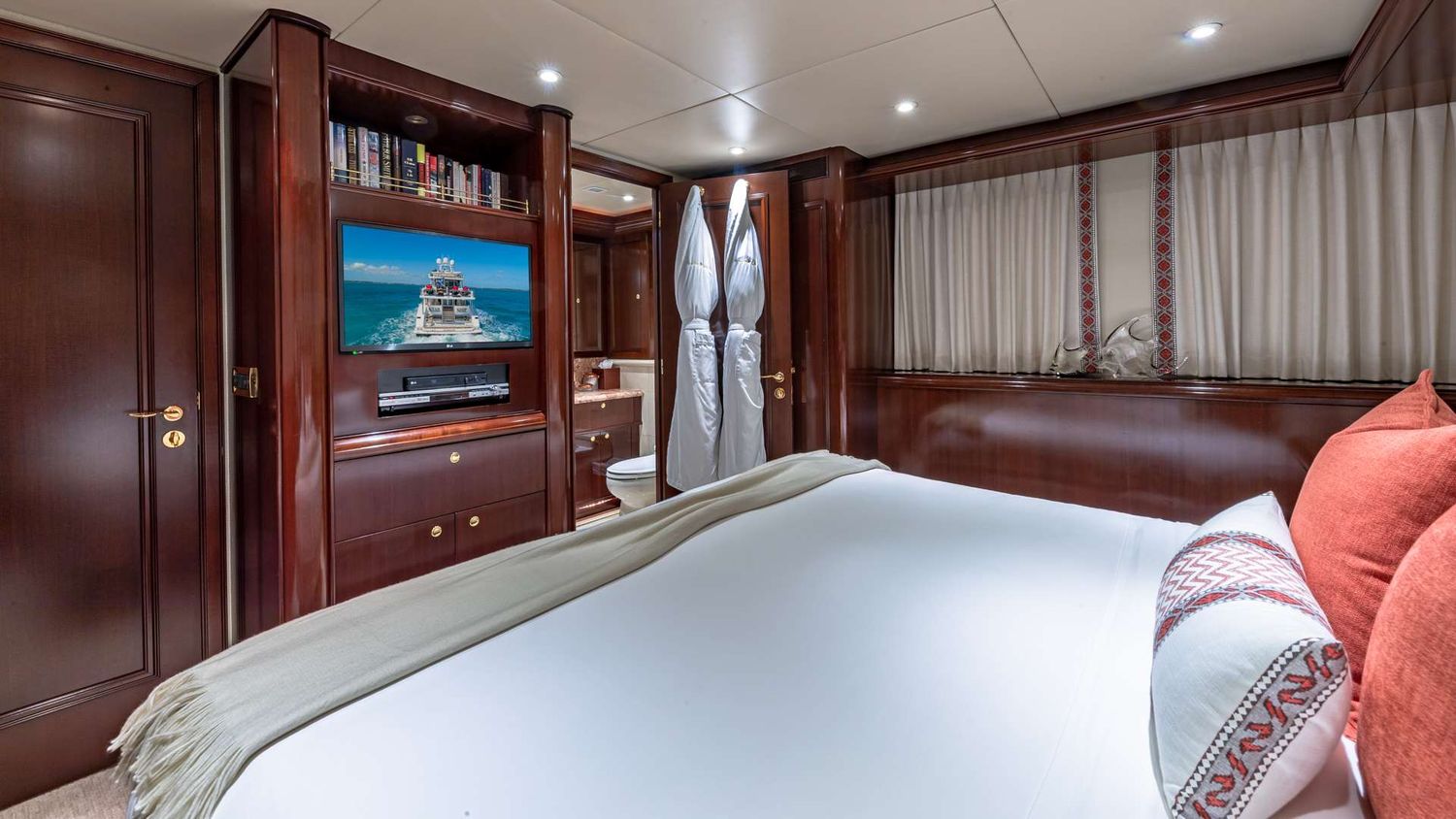 yacht-70132