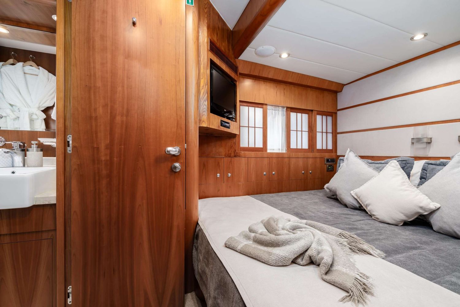 yacht-1387