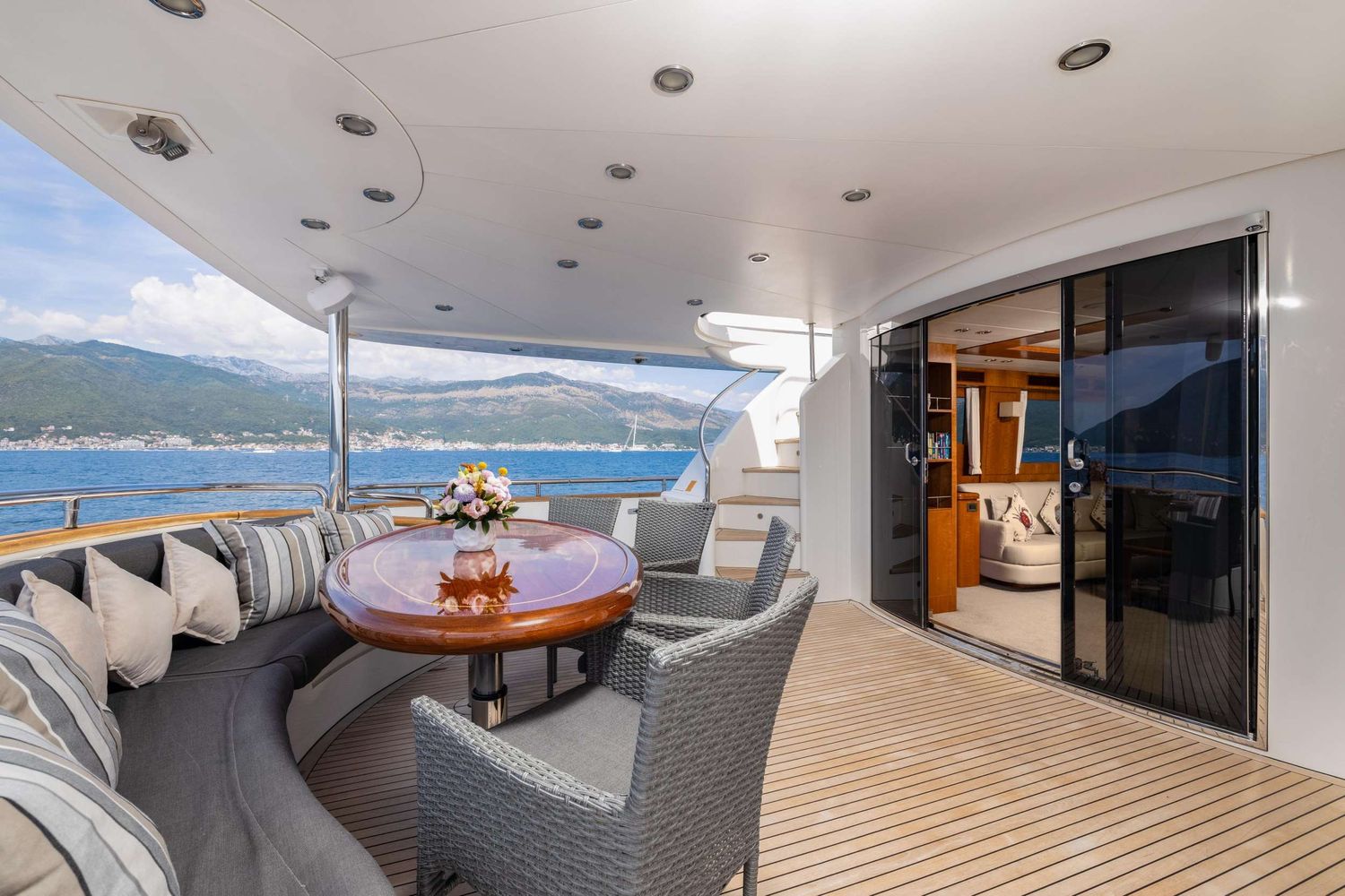 yacht-1381