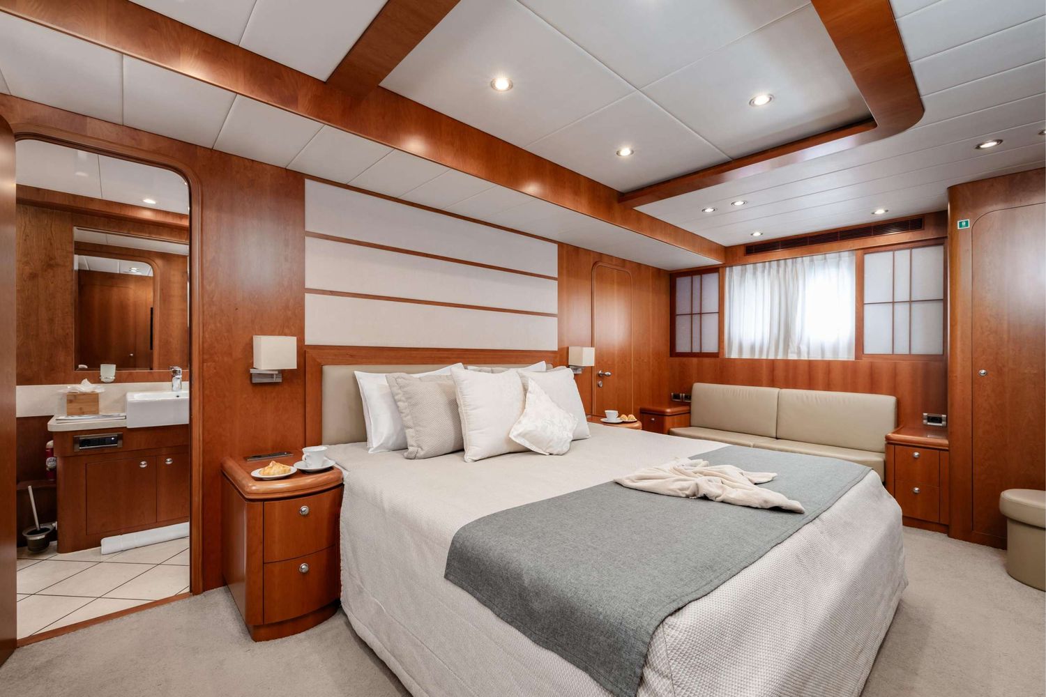 yacht-1383