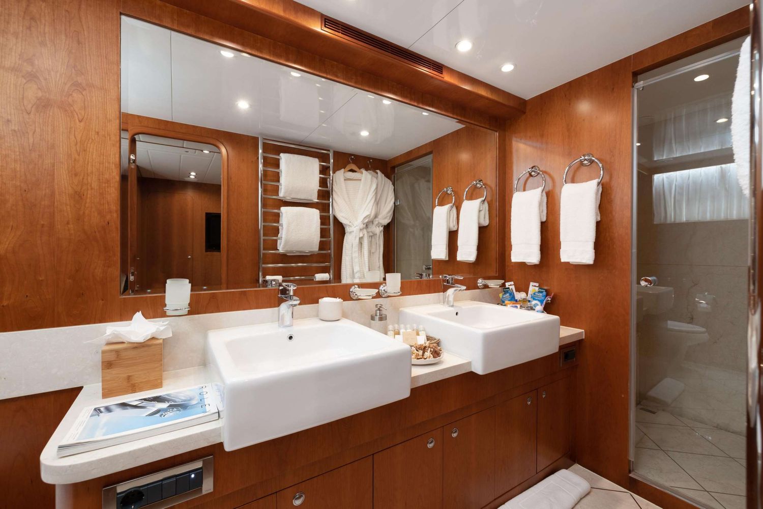 yacht-1384