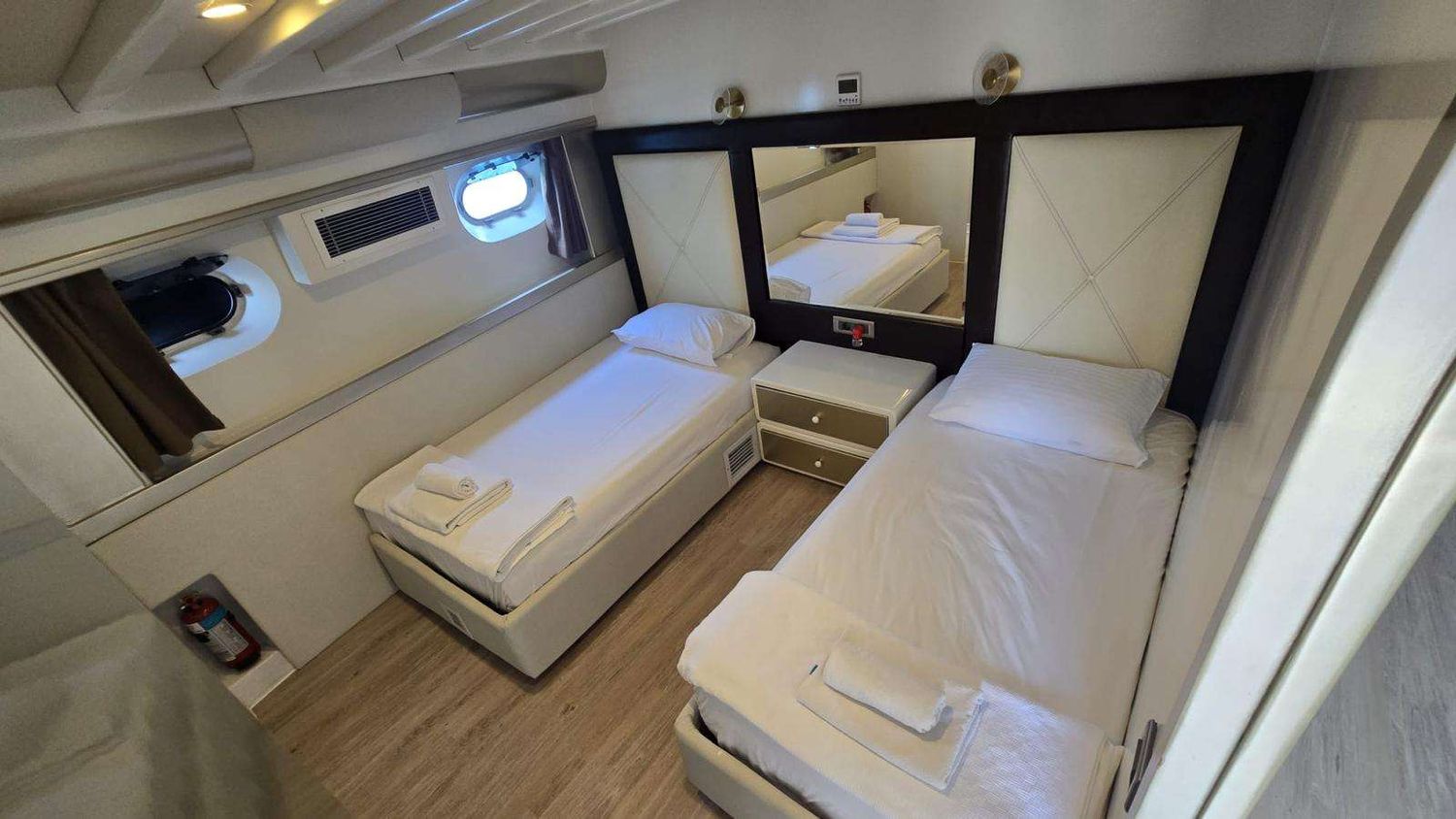 yacht-70407