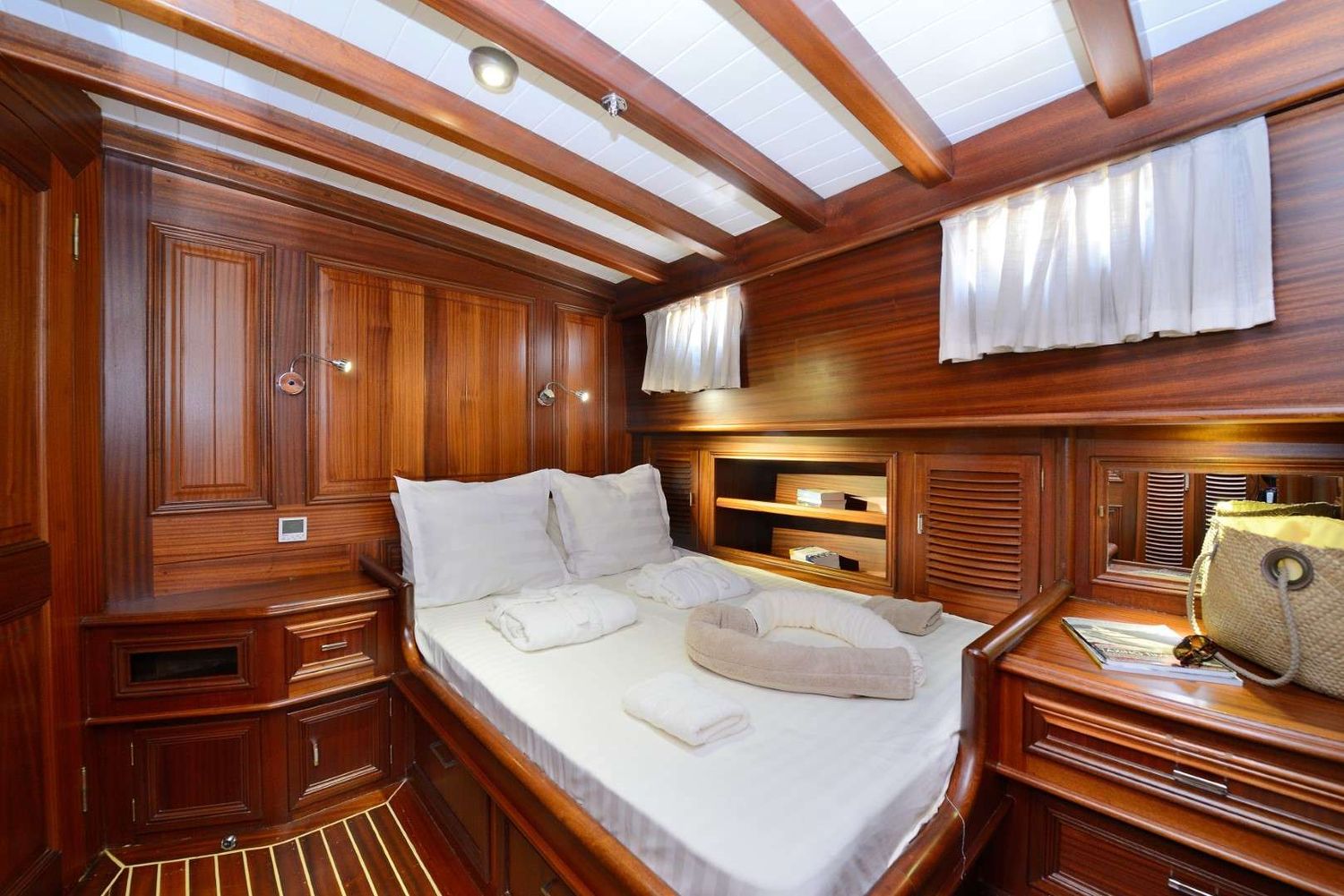 yacht-73182