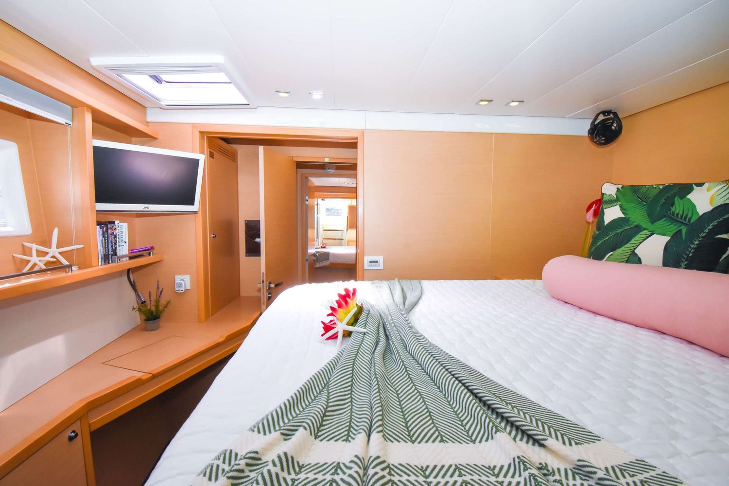 yacht-75738