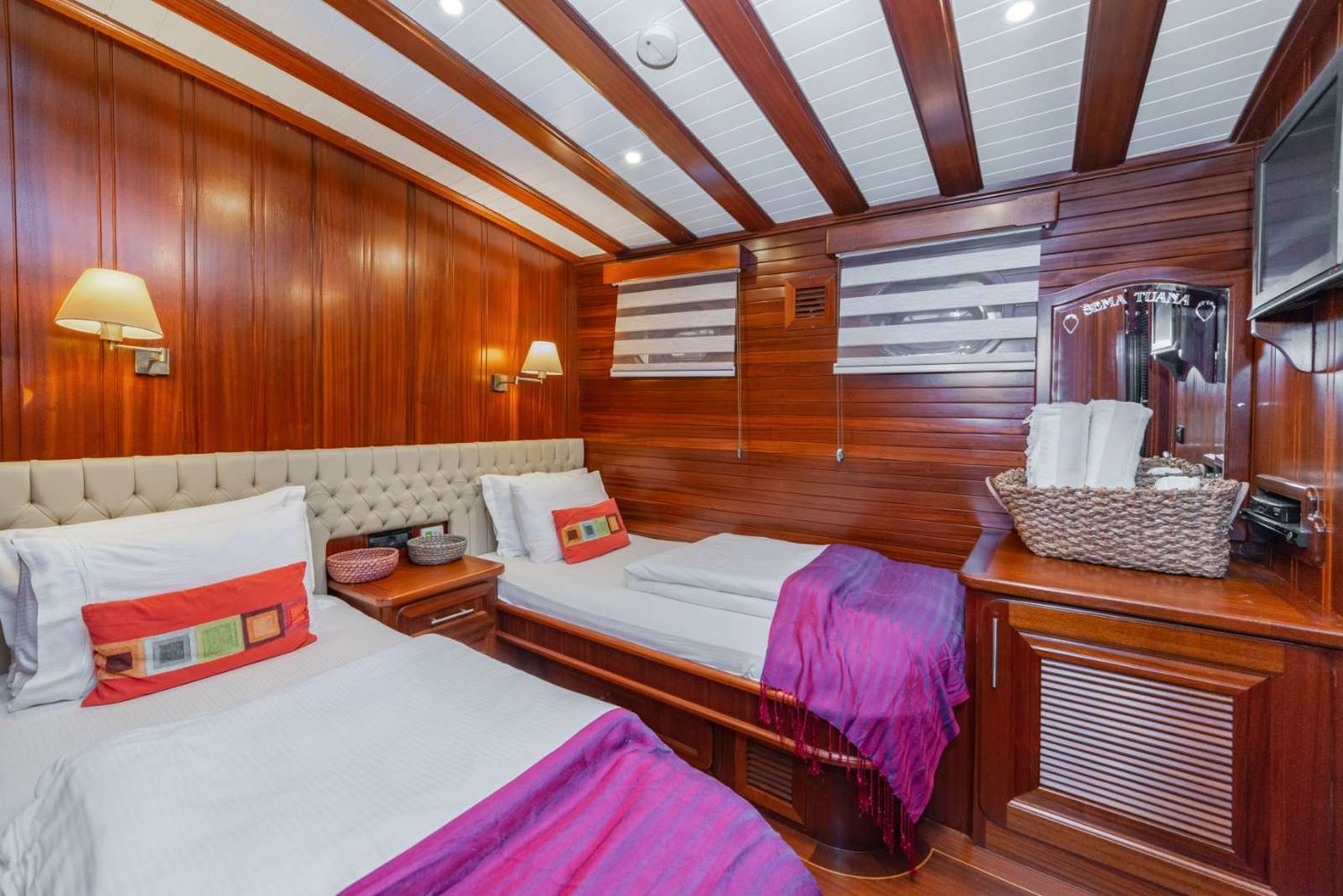 yacht-78475