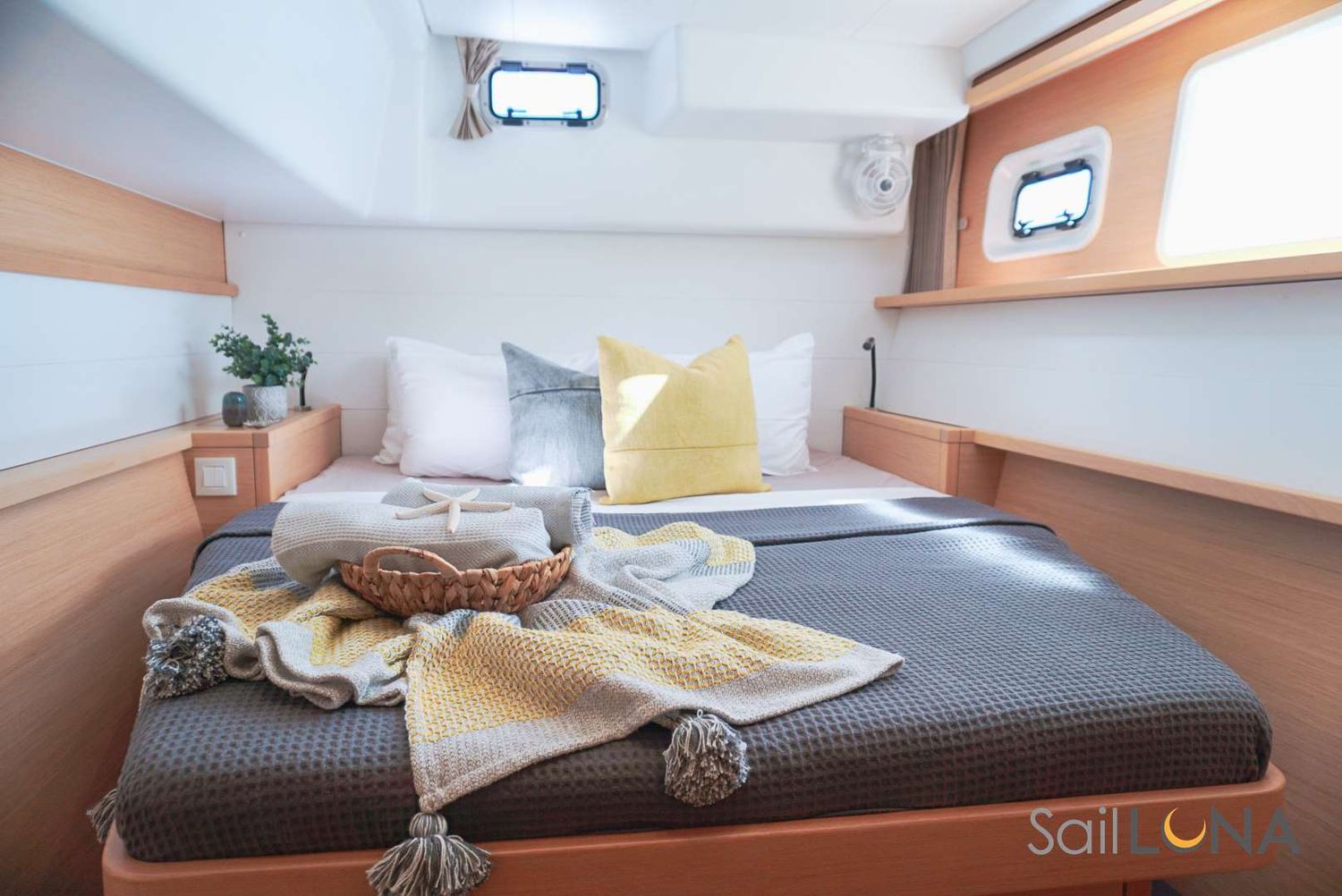 yacht-81052