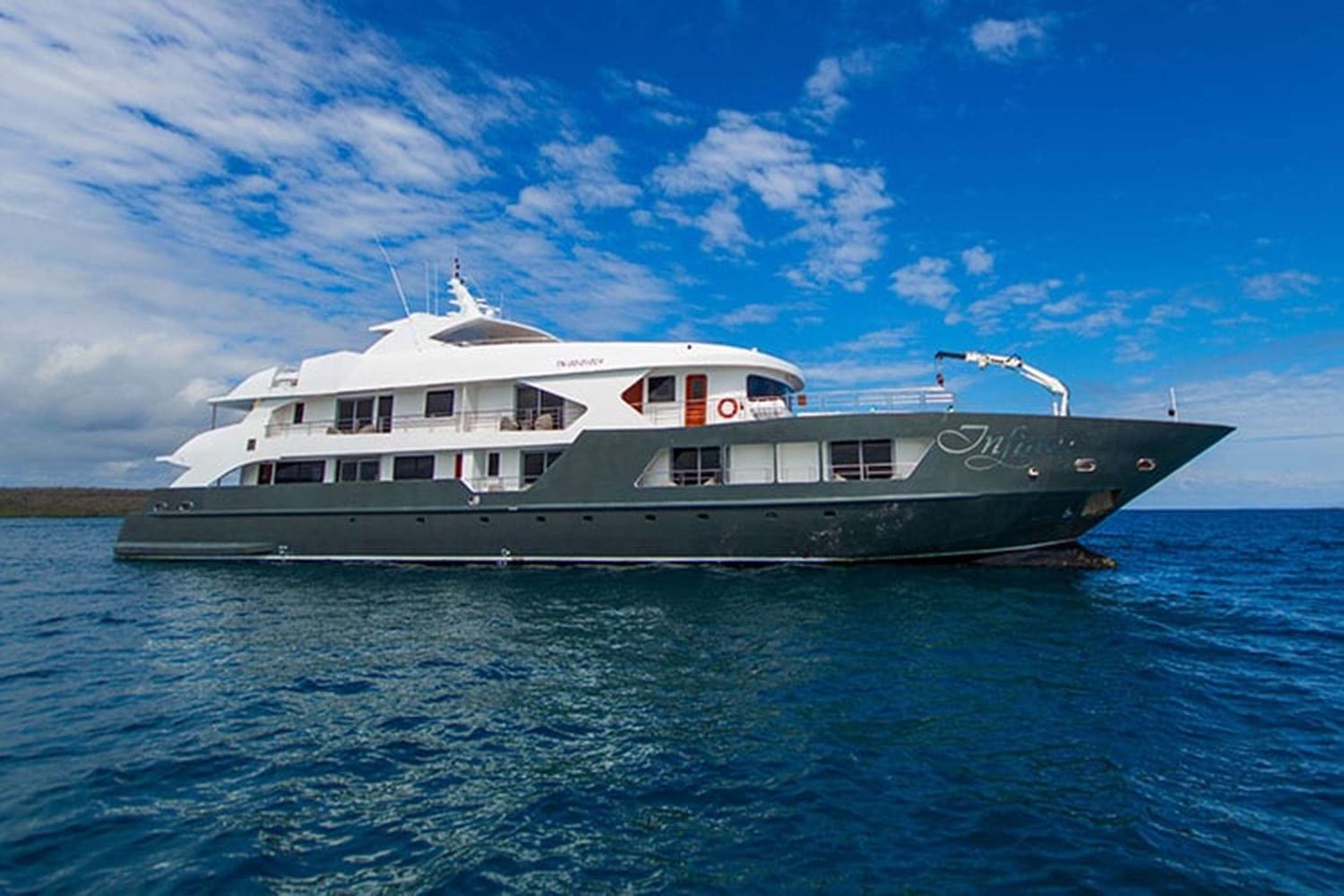 yacht-81143