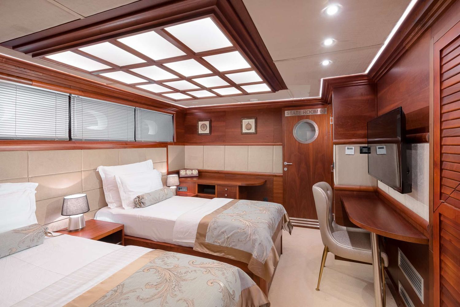 yacht-83245