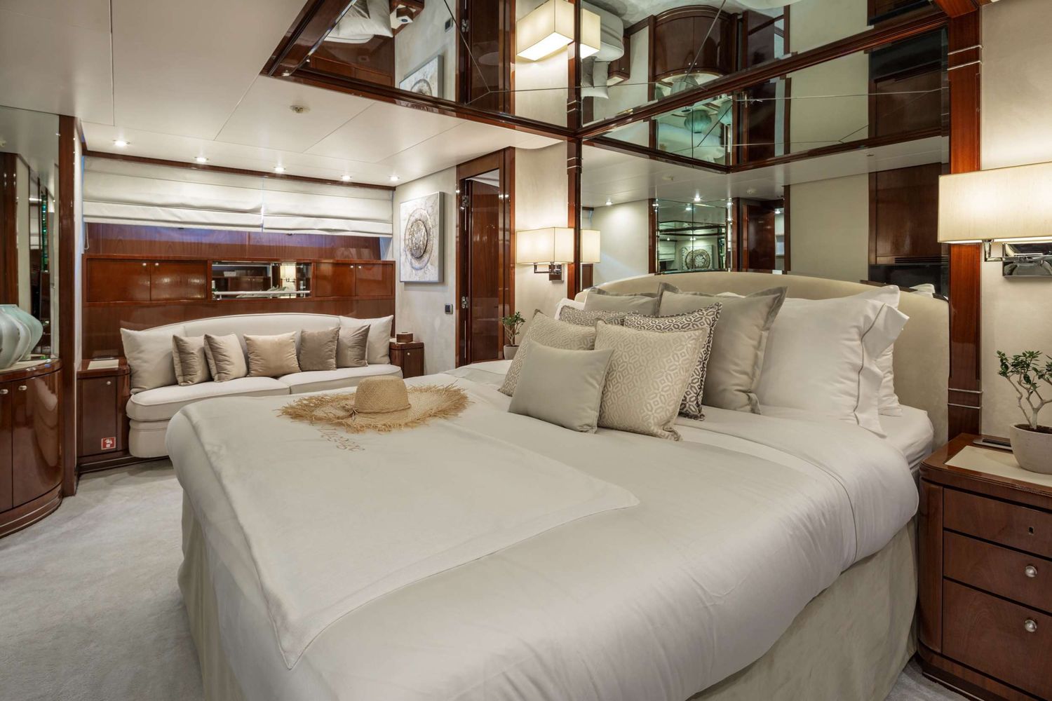 yacht-83451