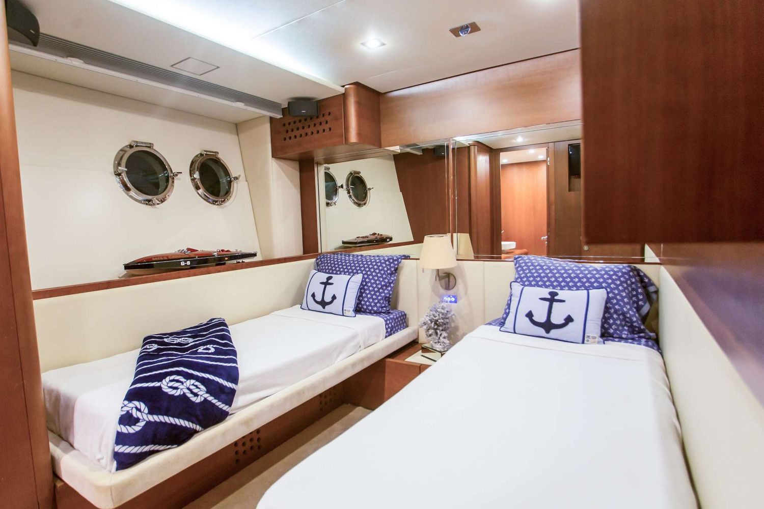 yacht-83928
