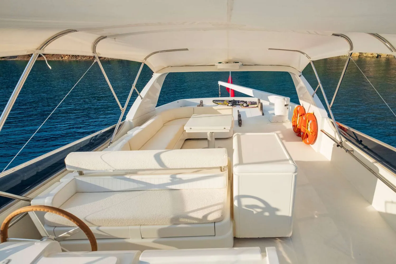 yacht-83947