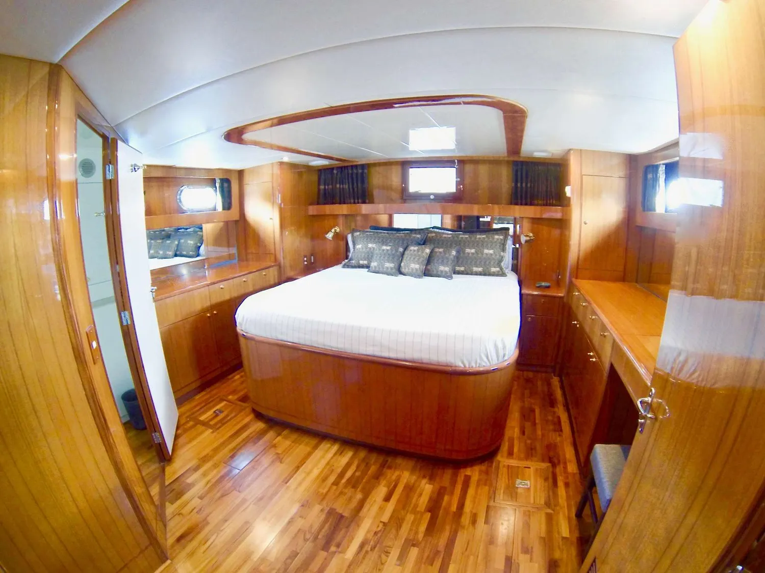 yacht-84108