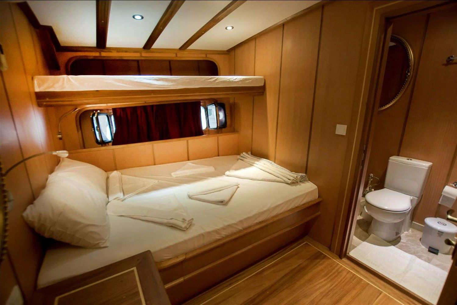 yacht-15547