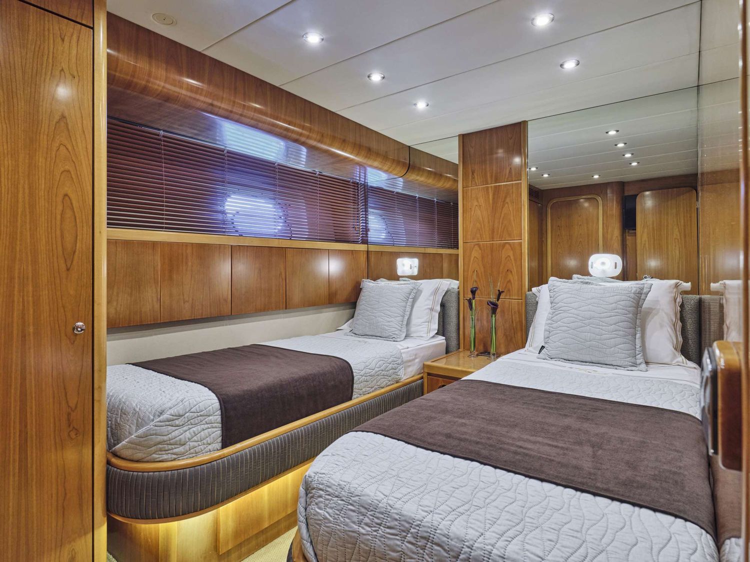 yacht-85056