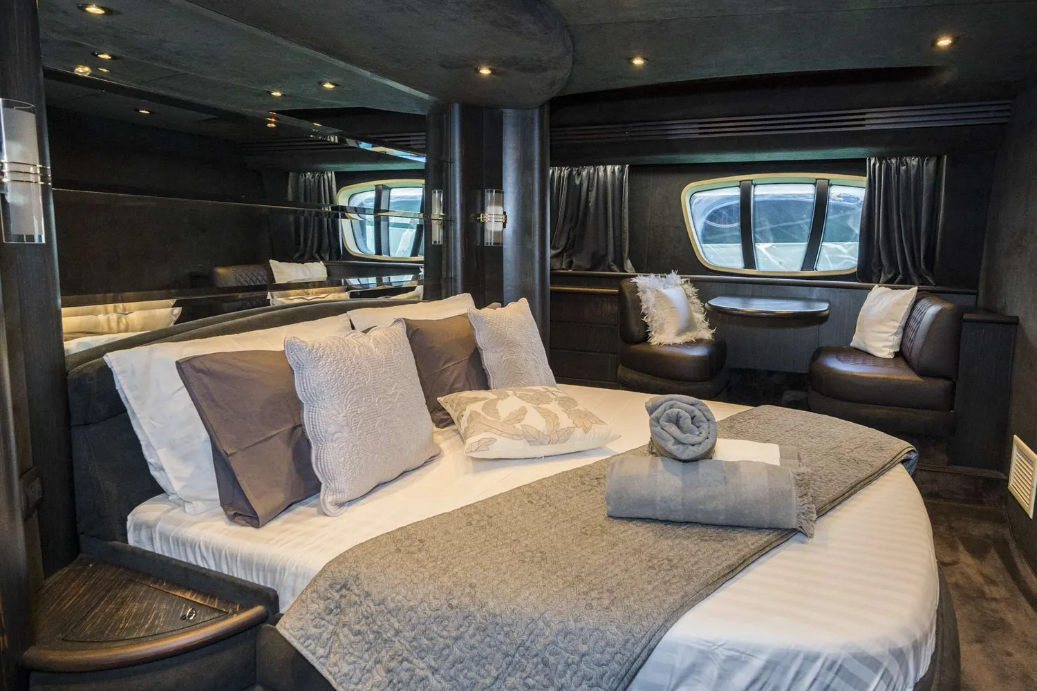 yacht-87656