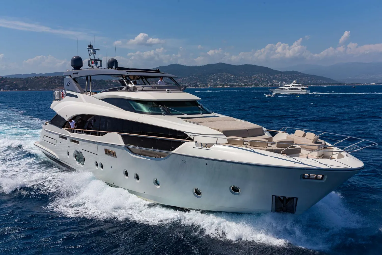 yacht-145312