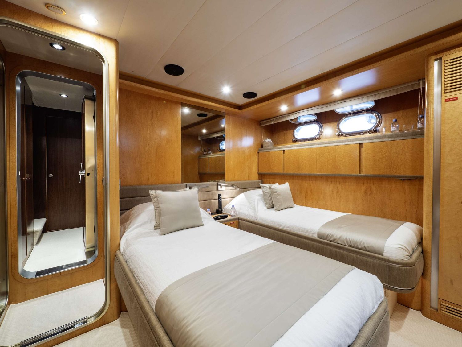 yacht-19407