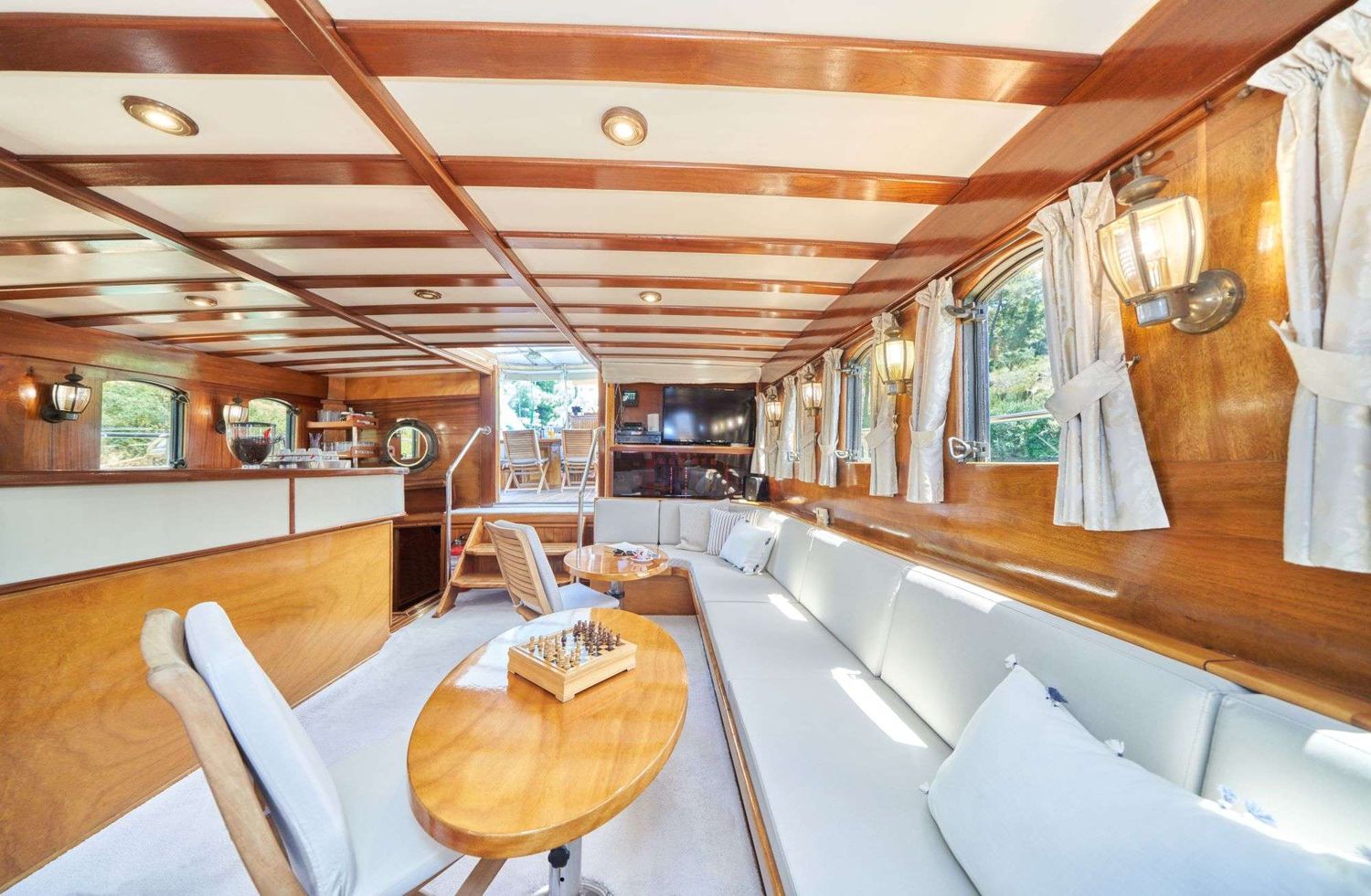 yacht-22350