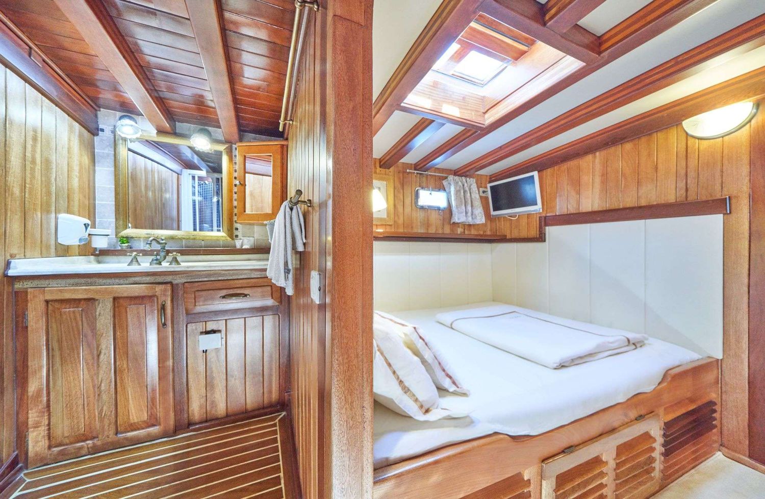 yacht-22346