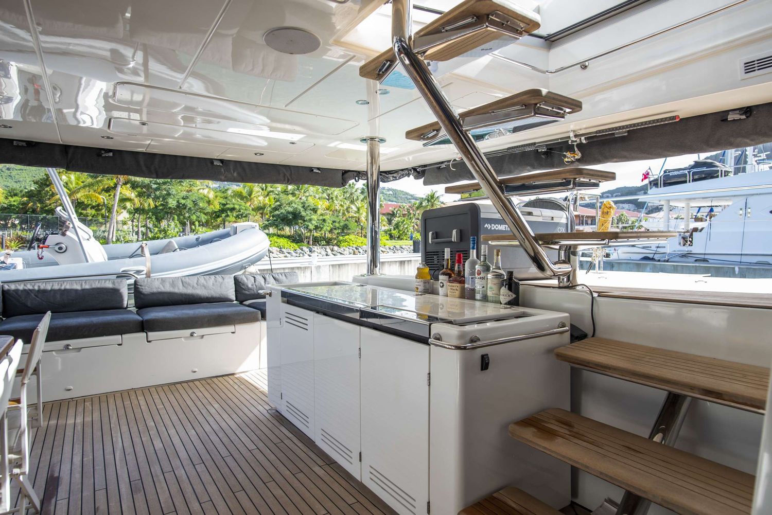 yacht-411932
