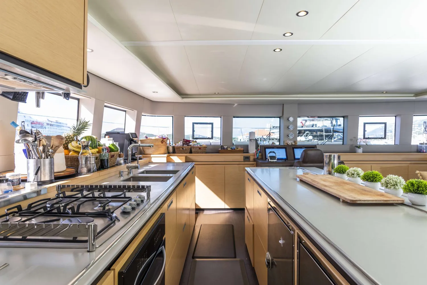 yacht-411919