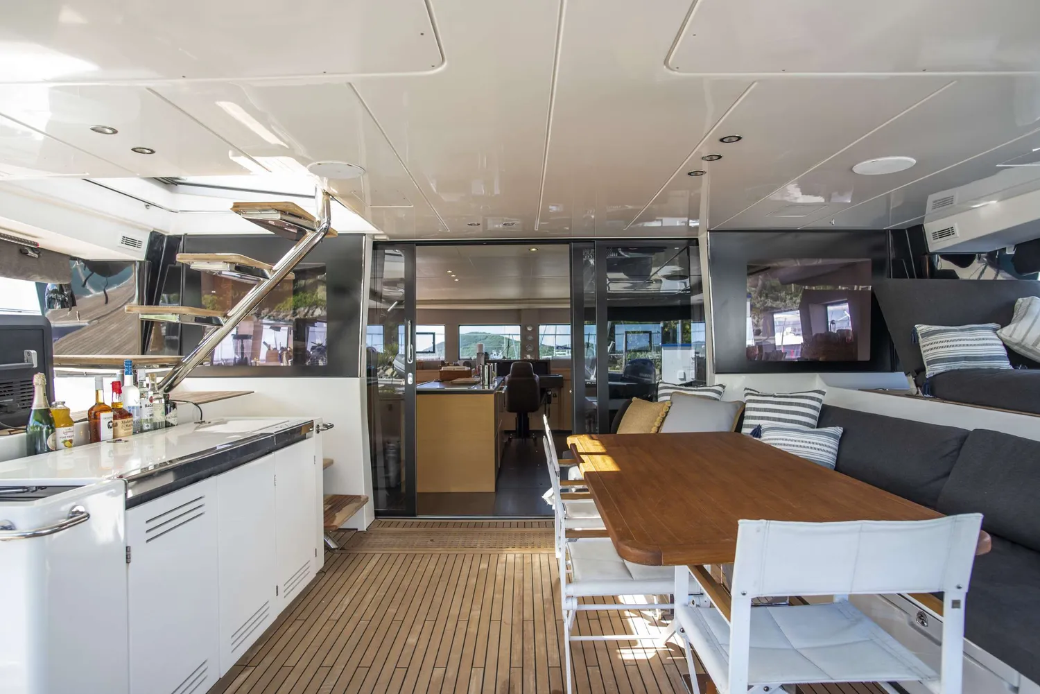 yacht-411920