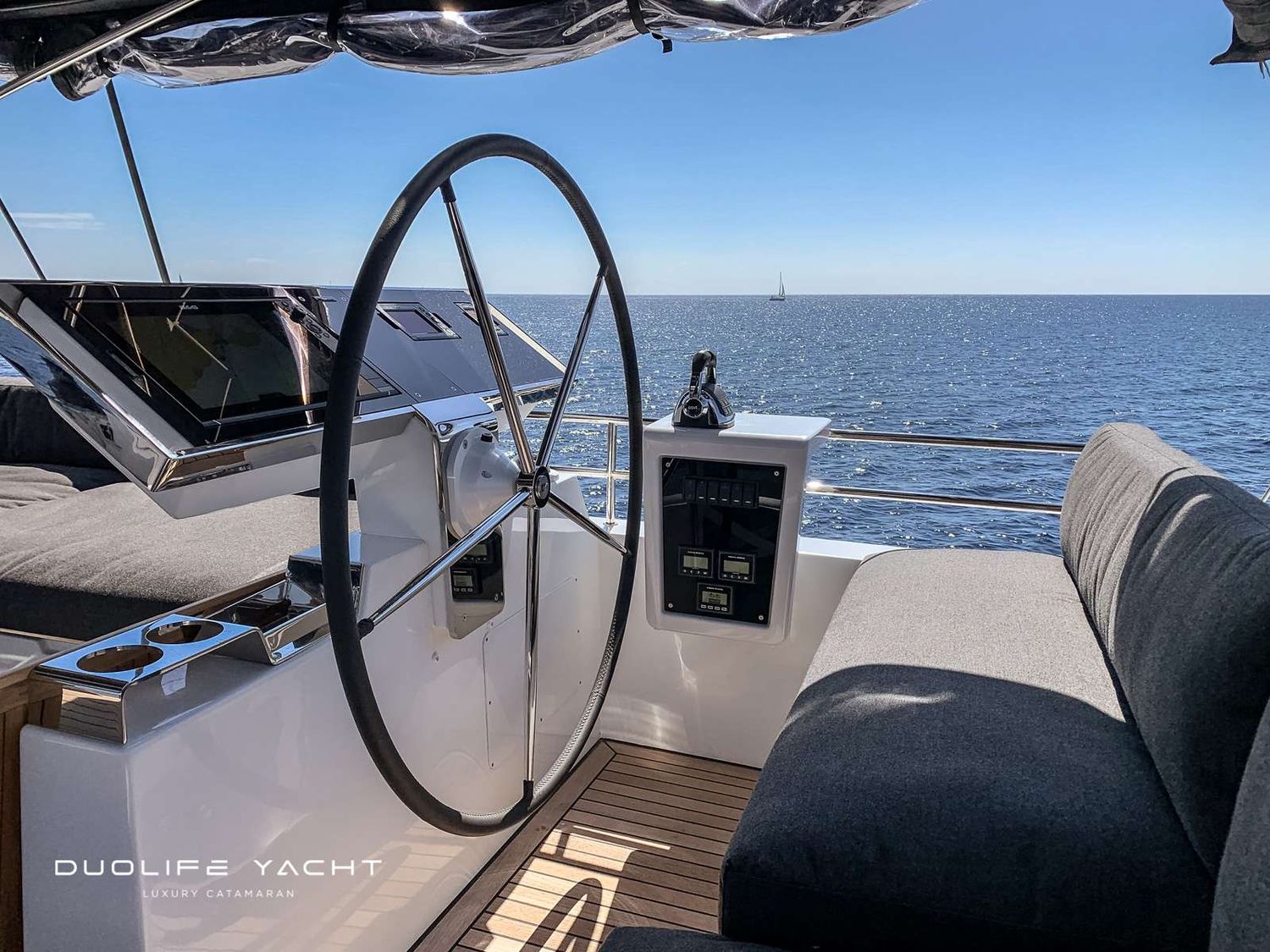 yacht-145694