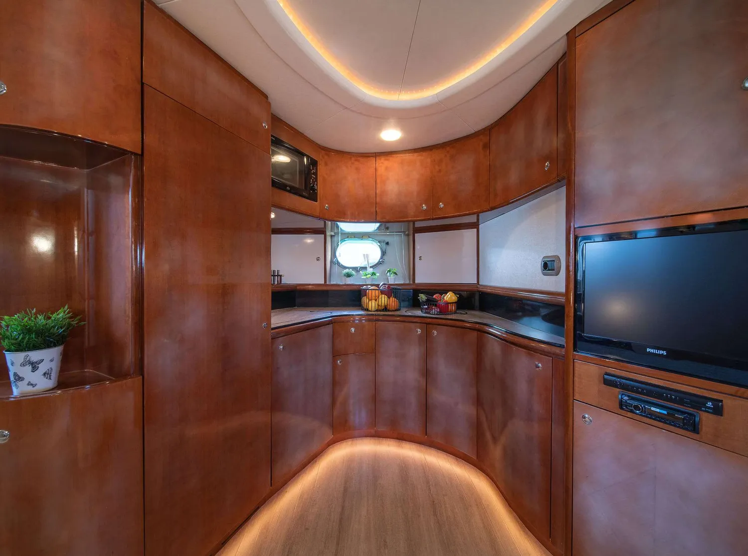 yacht-24680