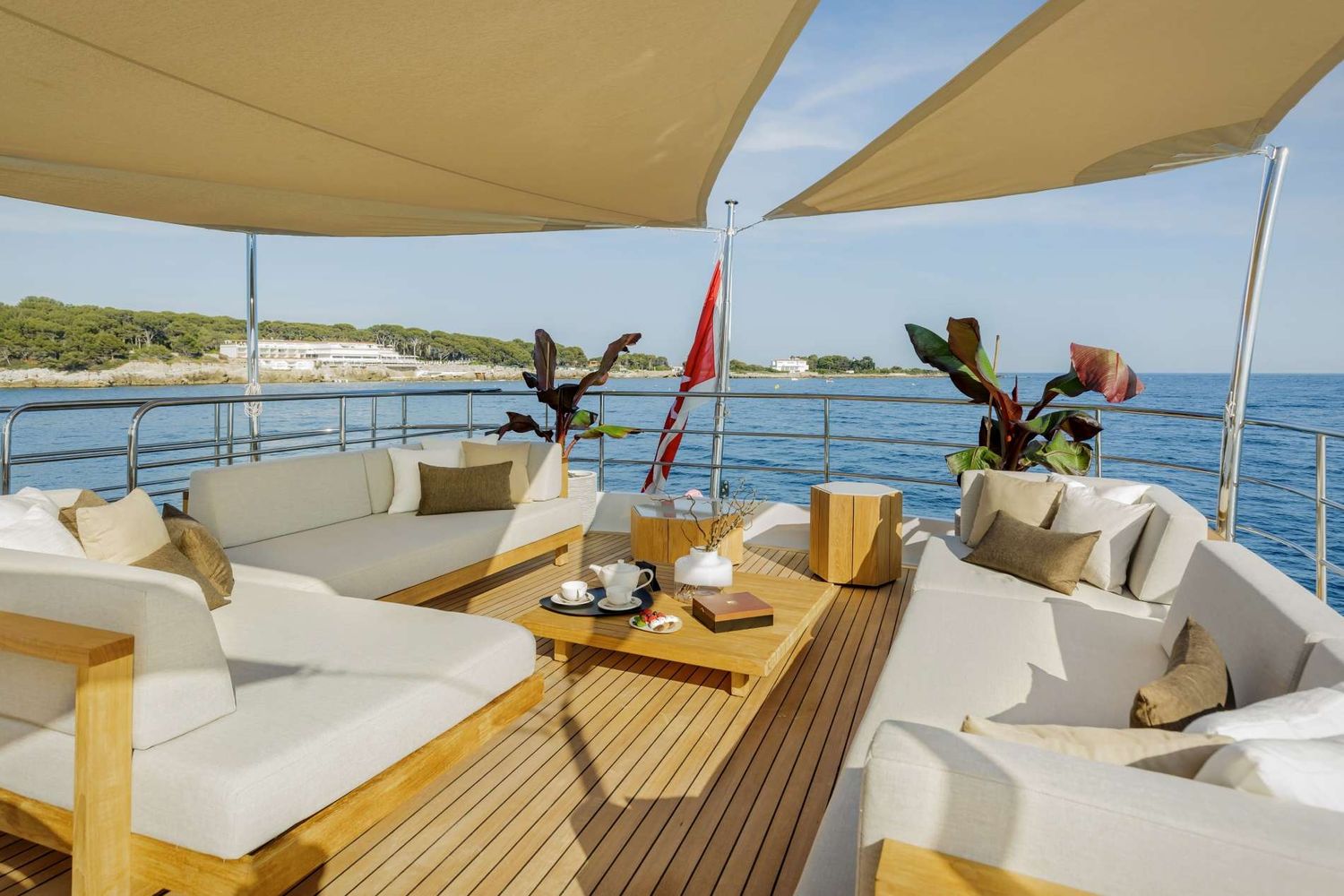 yacht-94840