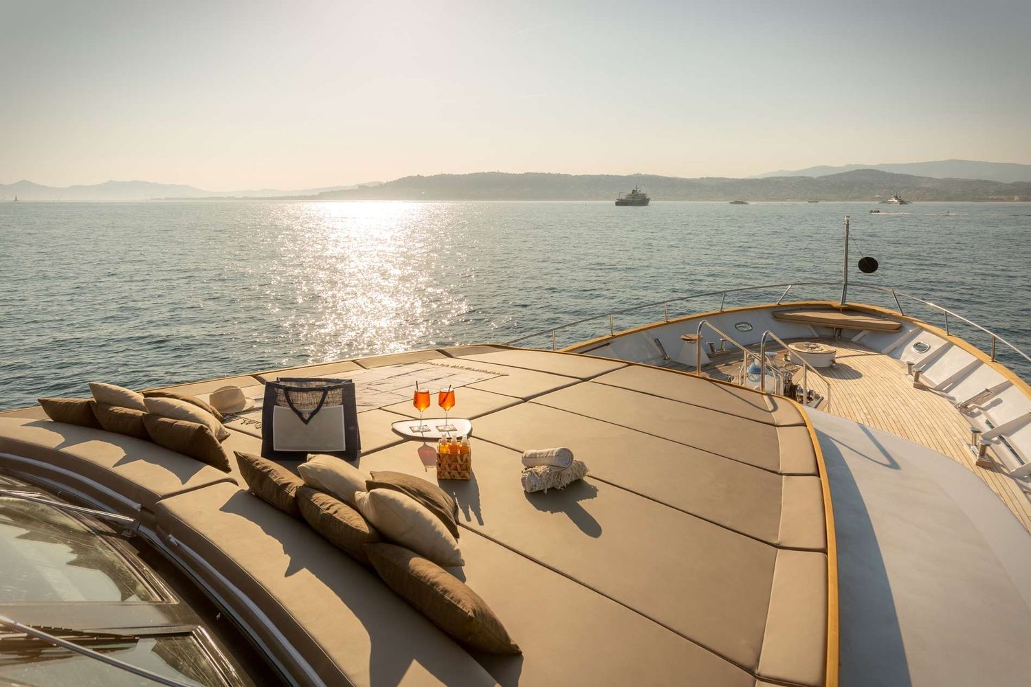 yacht-94843
