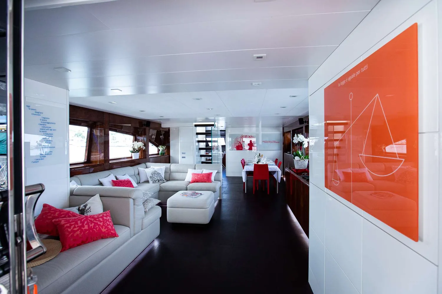 yacht-95079