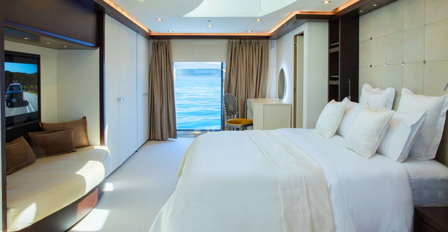 yacht-98313