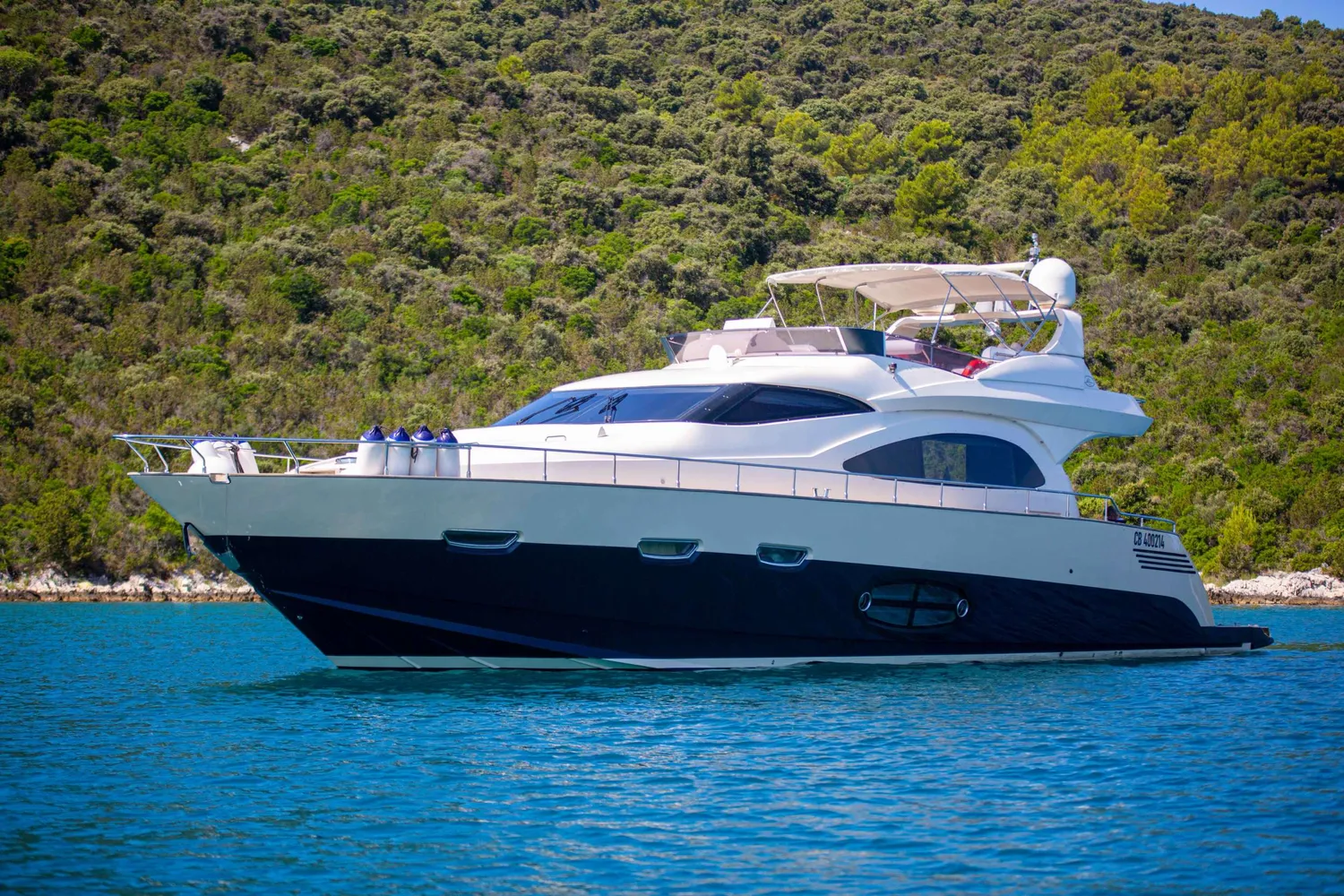 yacht-100376