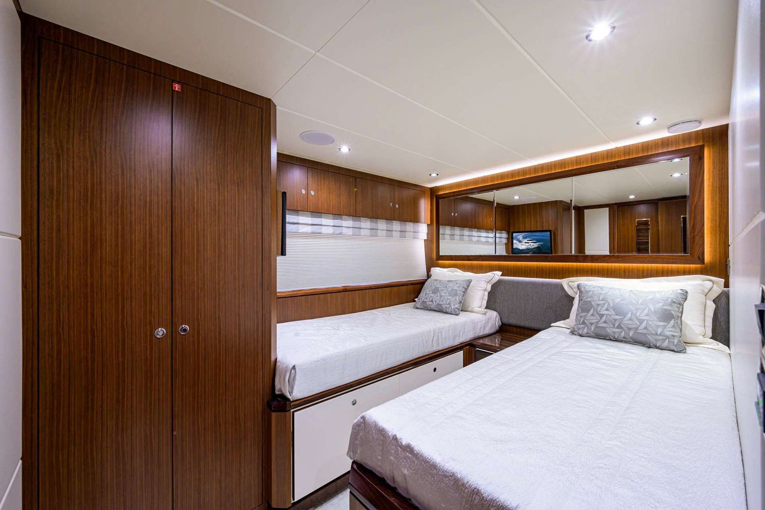 yacht-100477