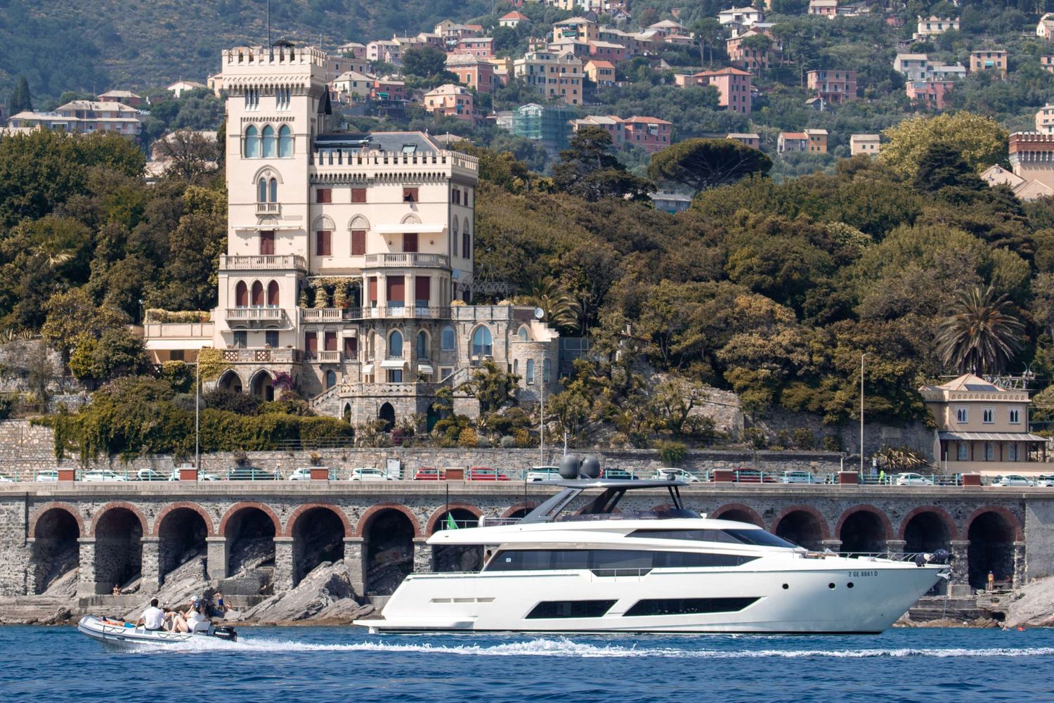 yacht-100804