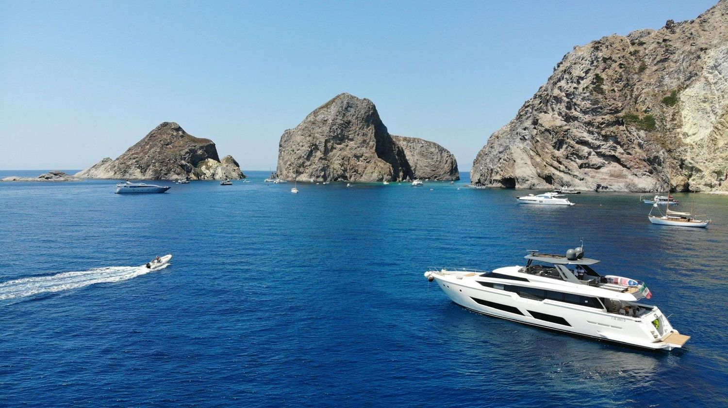 yacht-100806