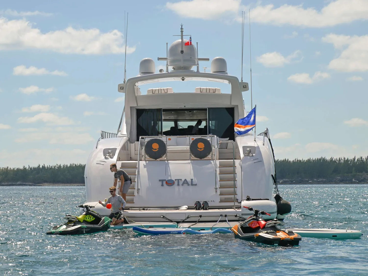 yacht-148313