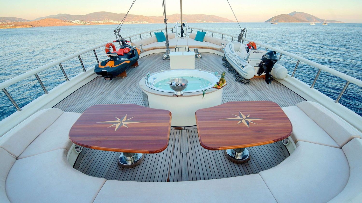 yacht-101910