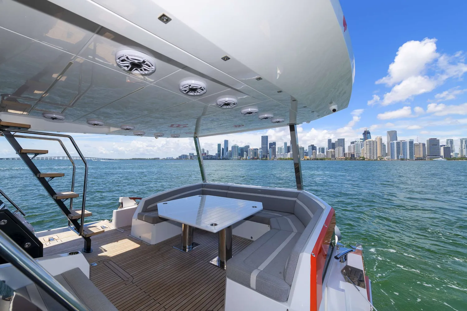 yacht-102030