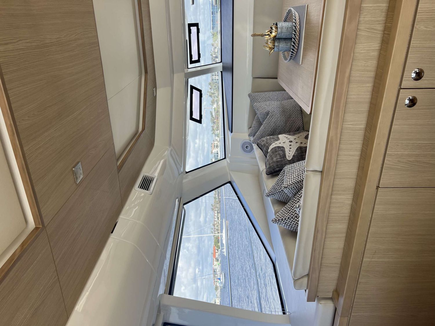 yacht-104207