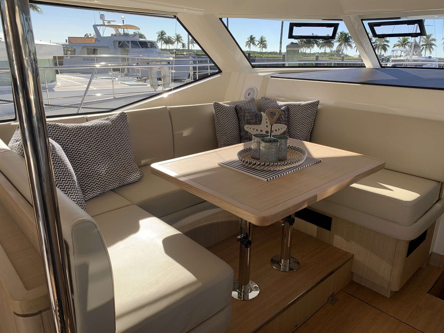 yacht-104192